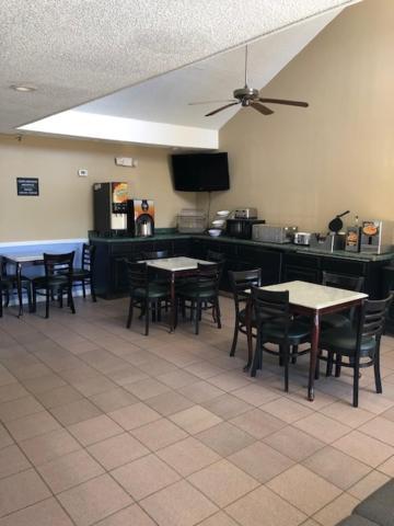 Super 8 By Wyndham Orangeburg North Exterior foto