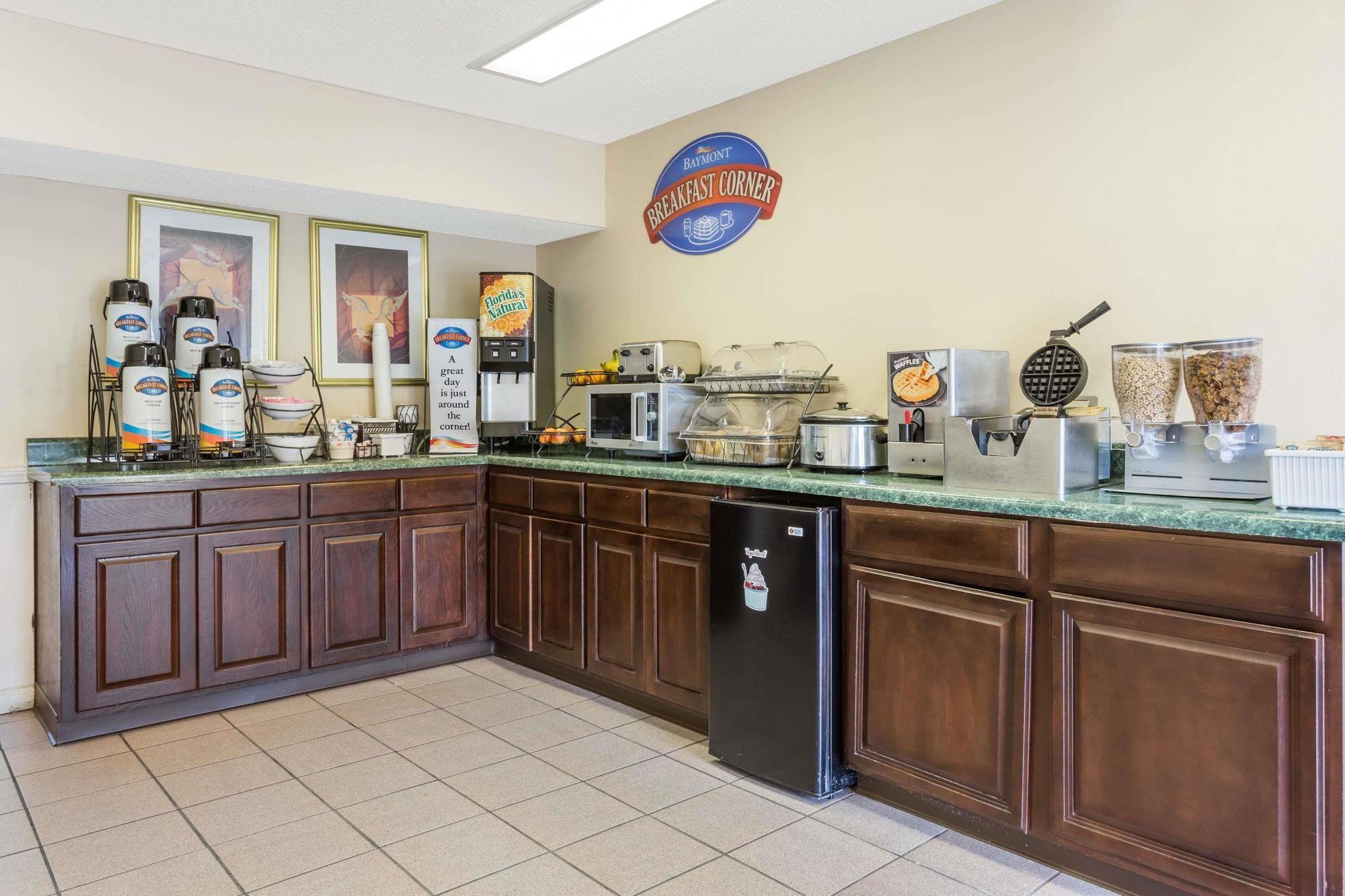 Super 8 By Wyndham Orangeburg North Exterior foto